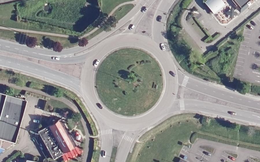 Vue aérienne du Rond-point anonyme n°32285381