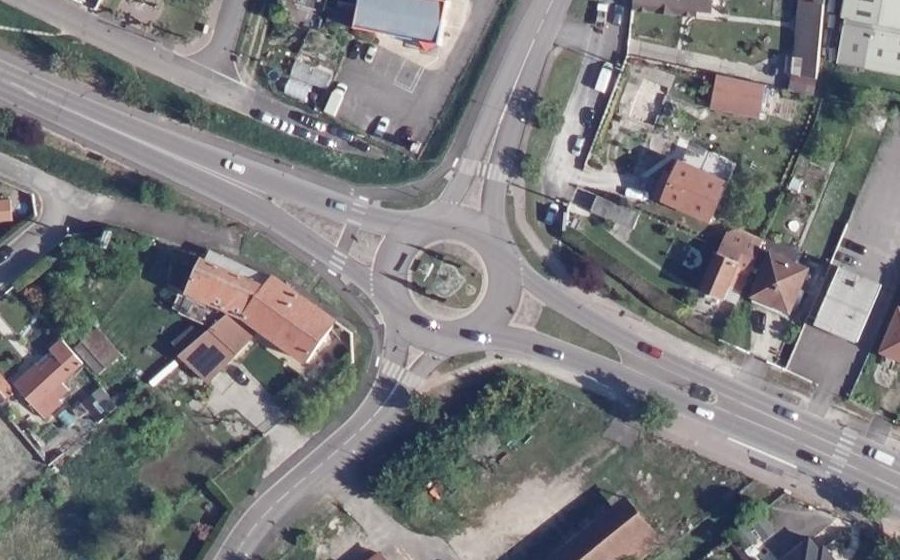 Vue aérienne du Rond-point anonyme n°32285392