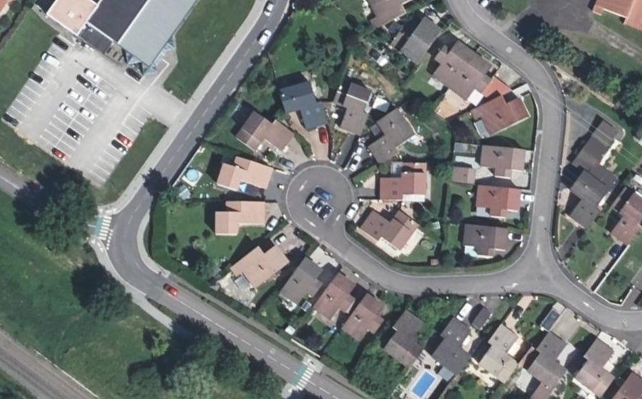 Vue aérienne du Rond-point anonyme n°323006746