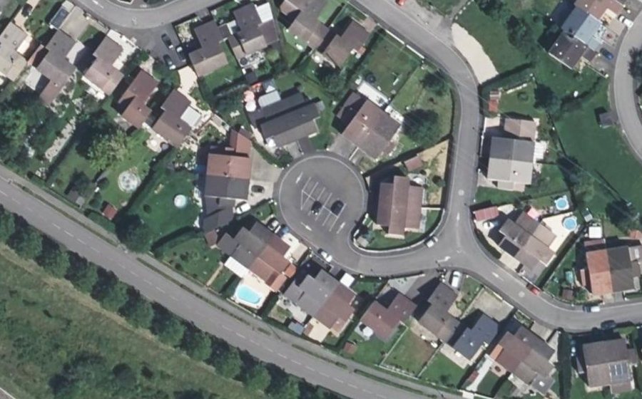 Vue aérienne du Rond-point anonyme n°323006747