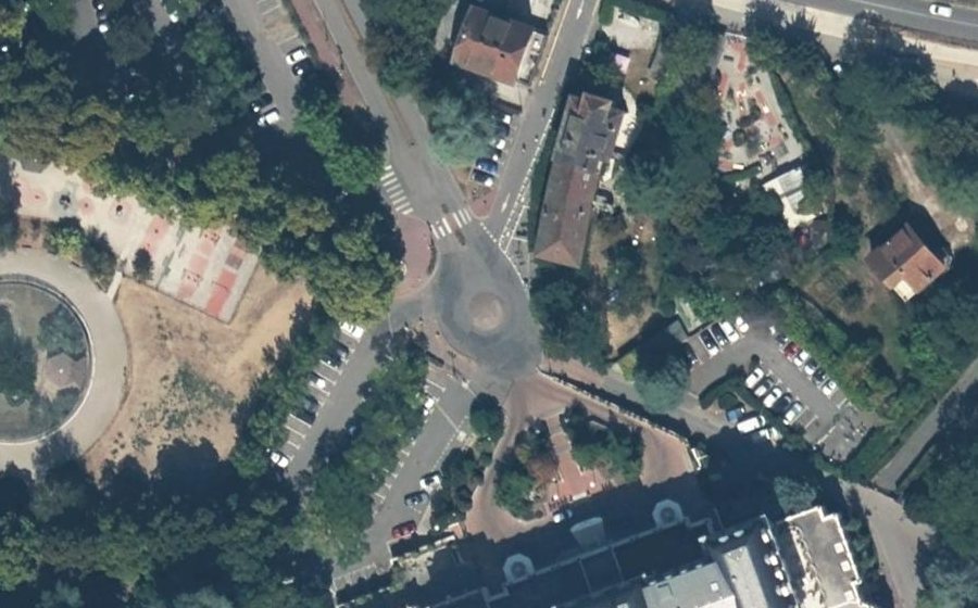 Vue aérienne du Rond-point anonyme n°32305564