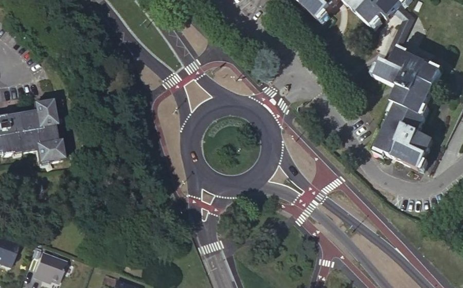 Vue aérienne du Rond-point anonyme n°32311596