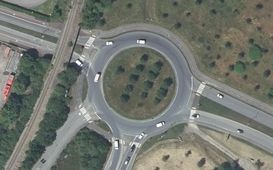 Vue aérienne du Rond-point anonyme n°32311897