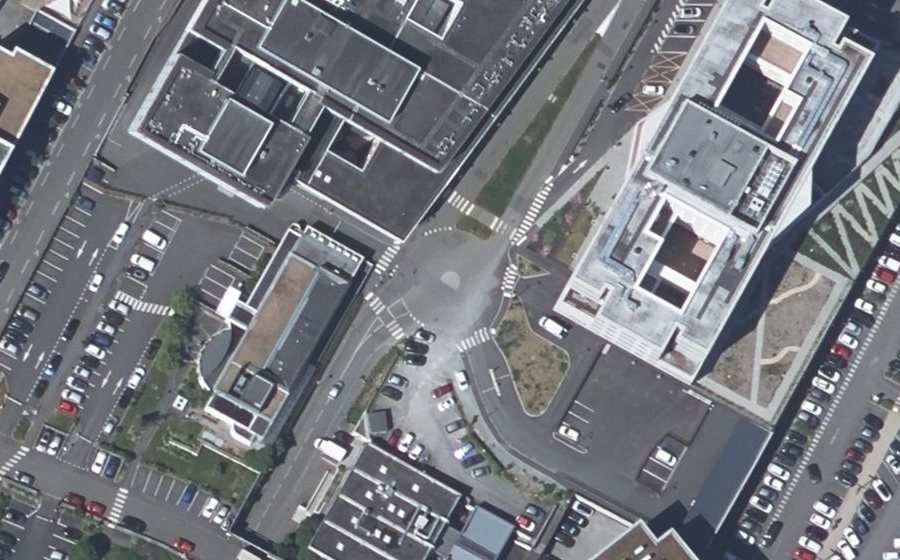 Vue aérienne du Rond-point anonyme n°323211431