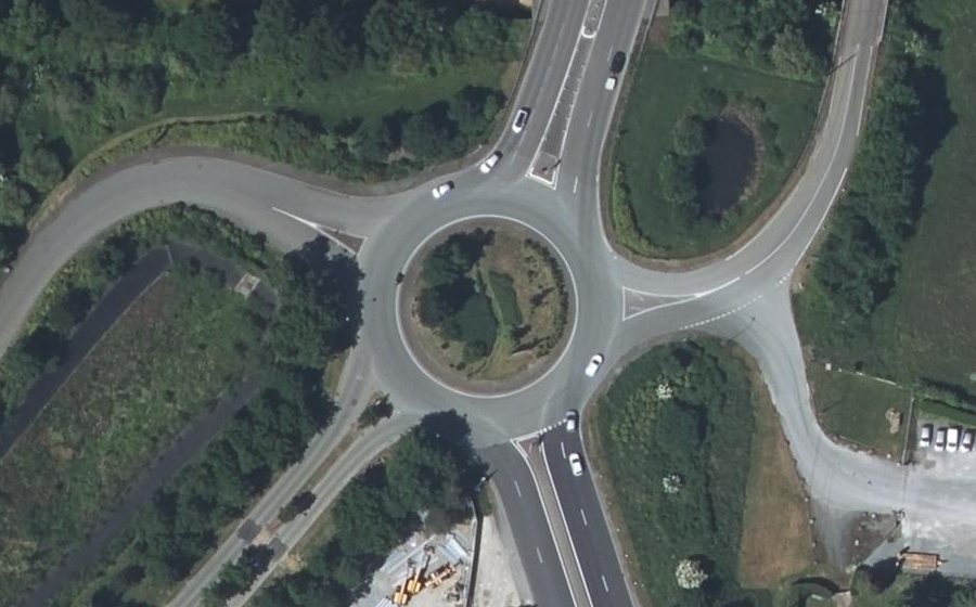 Vue aérienne du Rond-point anonyme n°32335126