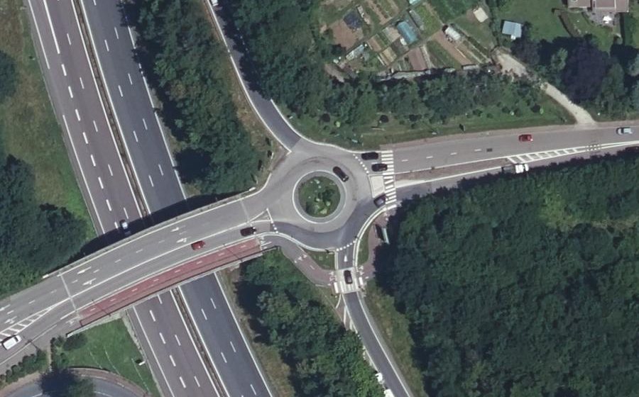 Vue aérienne du Rond-point anonyme n°32340956