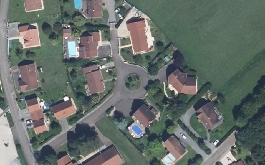 Vue aérienne du Rond-point anonyme n°323445506