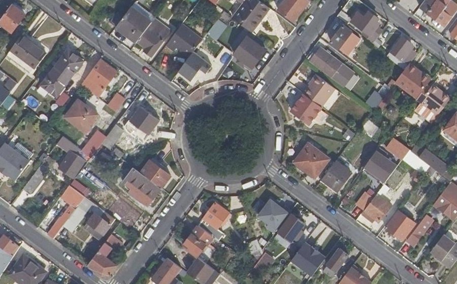 Vue aérienne du Place des Anciens Combattants d'Afrique du Nord