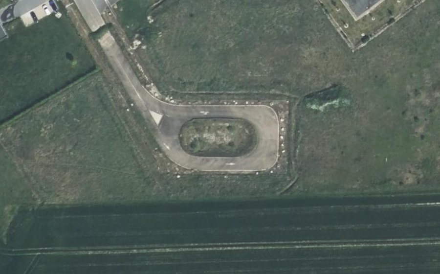 Vue aérienne du Rond-point anonyme n°323829232