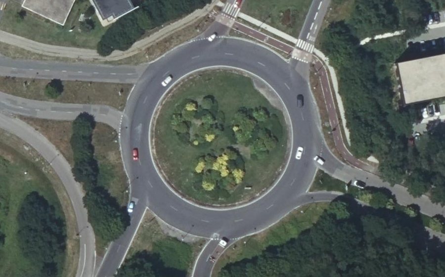 Vue aérienne du Rond-point anonyme n°32389923
