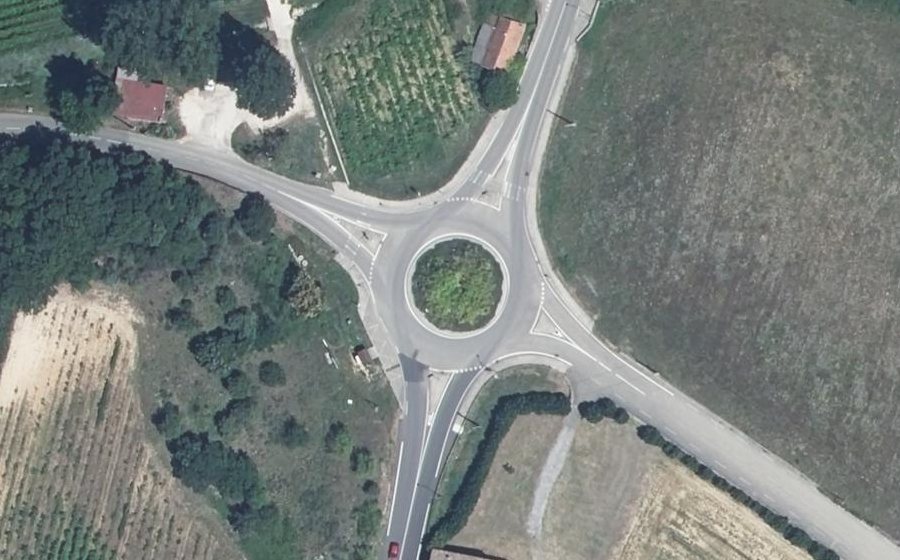 Vue aérienne du Rond-point anonyme n°32393155