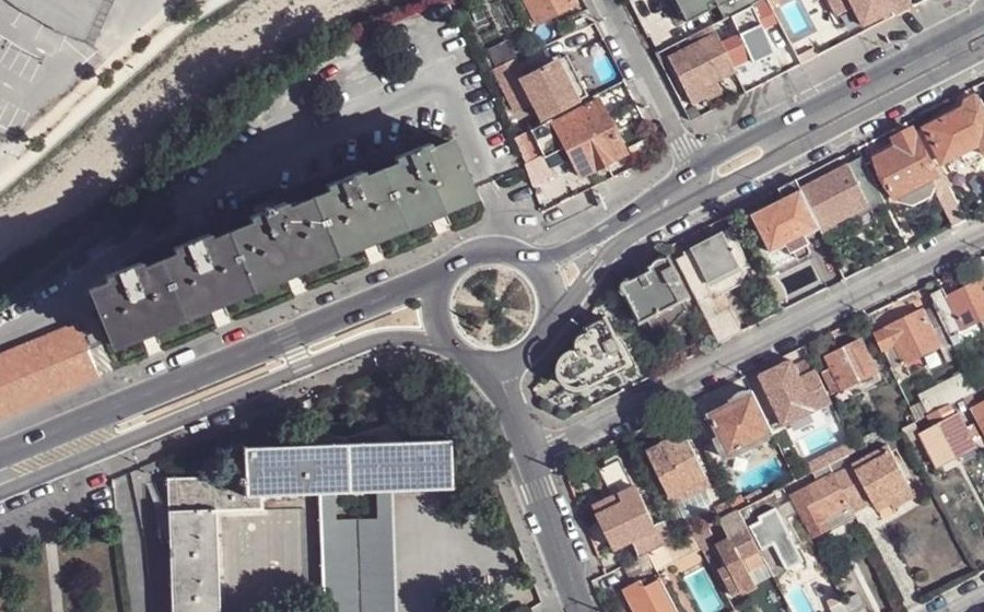 Vue aérienne du Rond-point anonyme n°32424084