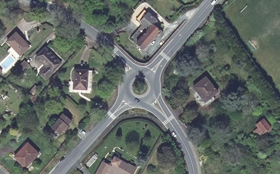 Vue aérienne du Rond-point anonyme n°32424340