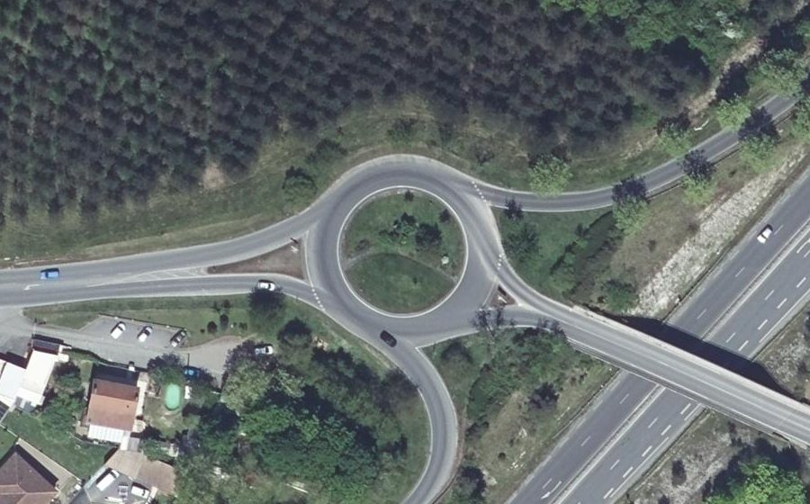 Vue aérienne du Rond-point anonyme n°32424380