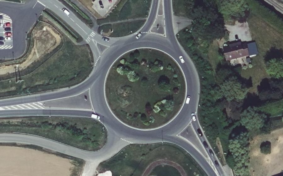 Vue aérienne du Rond-point anonyme n°32425864