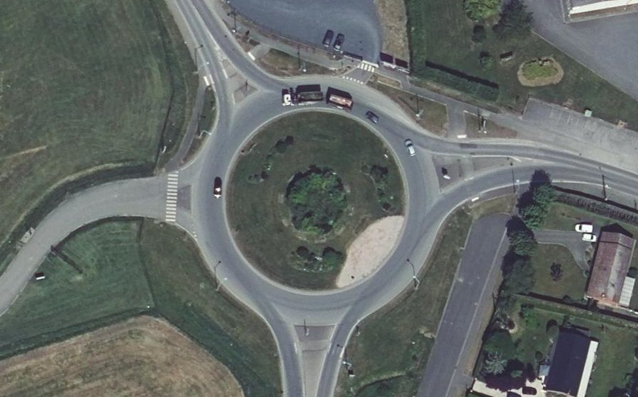 Vue aérienne du Rond-point anonyme n°32425866