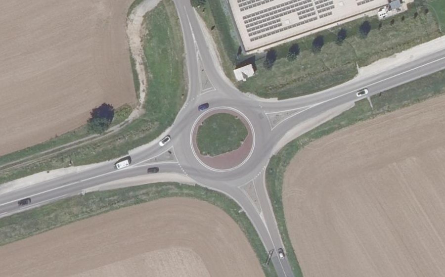 Vue aérienne du Rond-point anonyme n°324447290