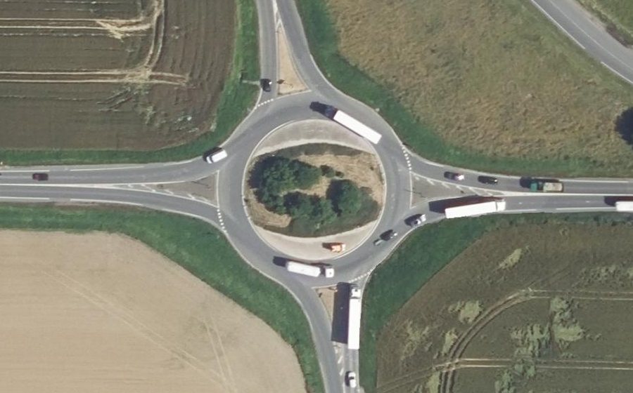 Vue aérienne du Rond-point anonyme n°32446647