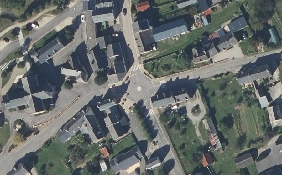 Vue aérienne du Rond-point anonyme n°324494412
