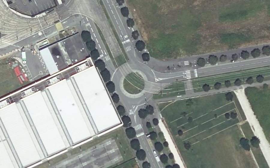 Vue aérienne du Rond-point anonyme n°32461729