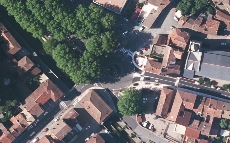 Vue aérienne du Rond-point anonyme n°32471823