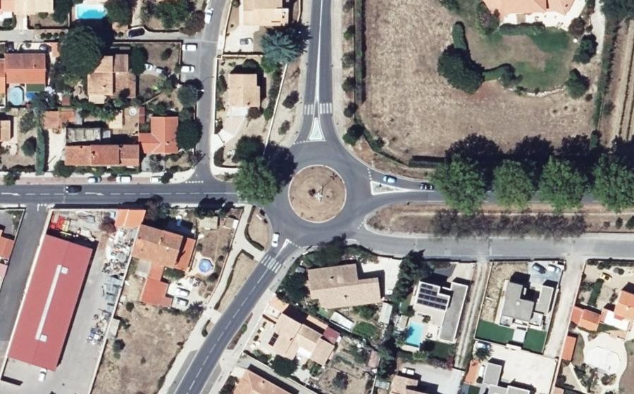 Vue aérienne du Rond-point anonyme n°32472563