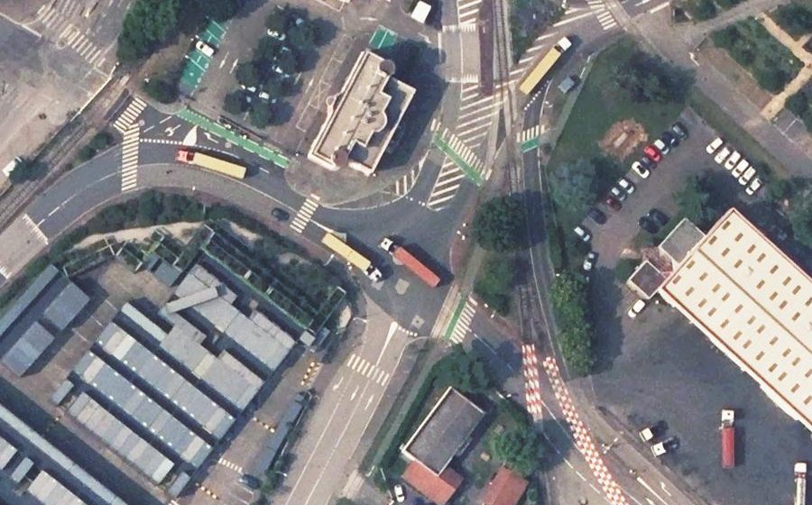 Vue aérienne du Rond-point anonyme n°324802116