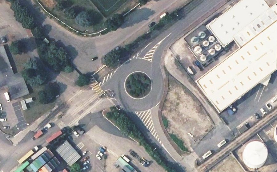 Vue aérienne du Rond-point anonyme n°324802117
