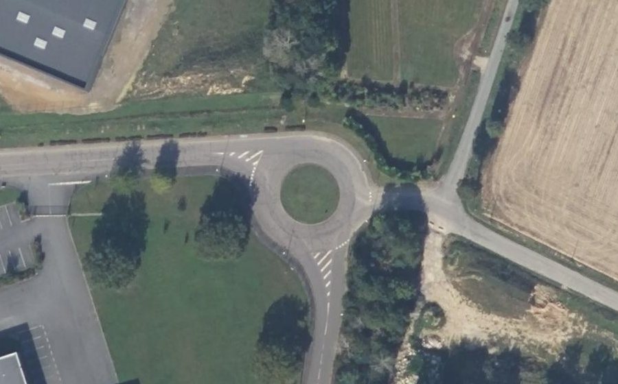 Vue aérienne du Rond-point anonyme n°32506577
