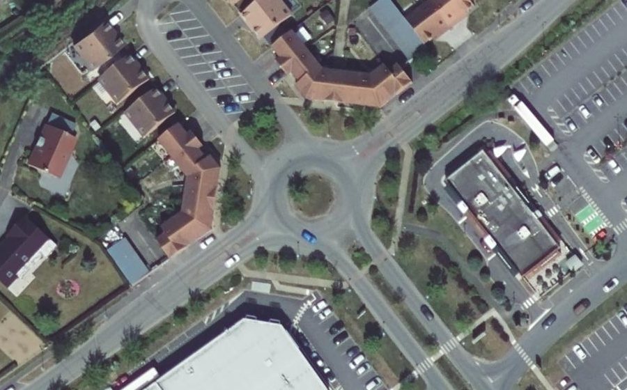 Vue aérienne du Rond-point anonyme n°32517422