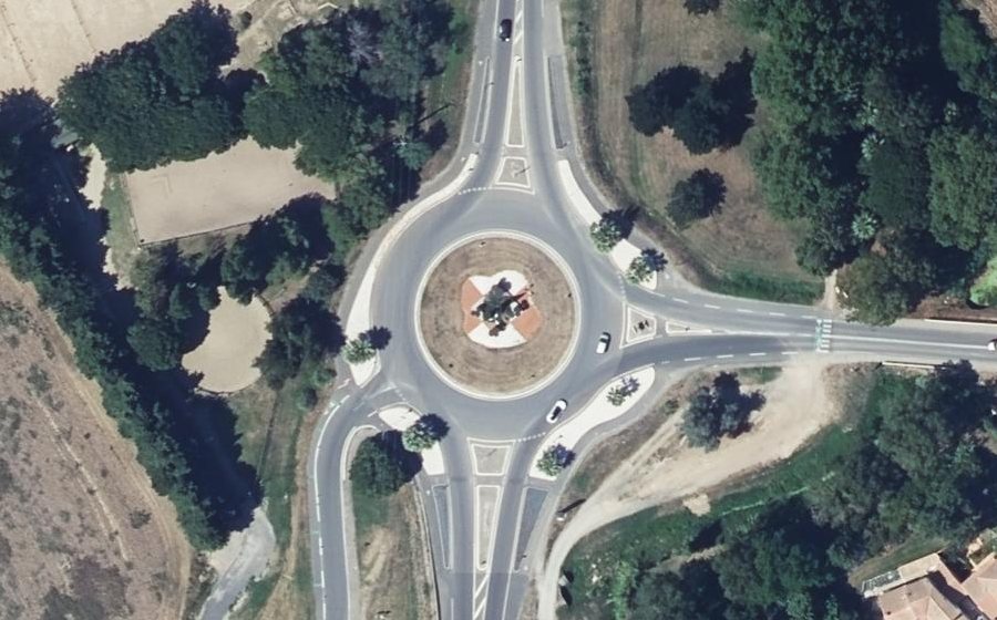 Vue aérienne du Rond-point anonyme n°32530564
