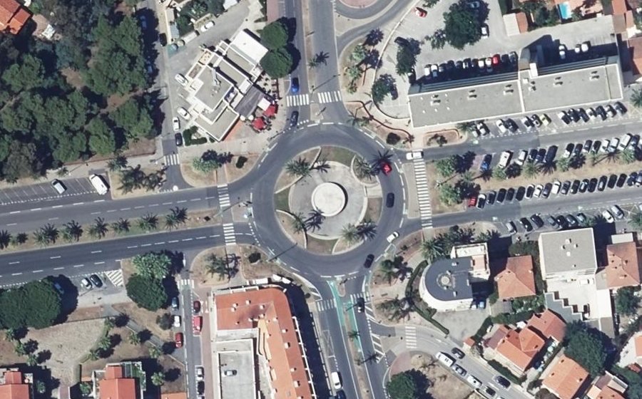 Vue aérienne du Rond-point anonyme n°32530567