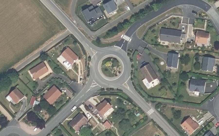 Vue aérienne du Rond-point anonyme n°32534585