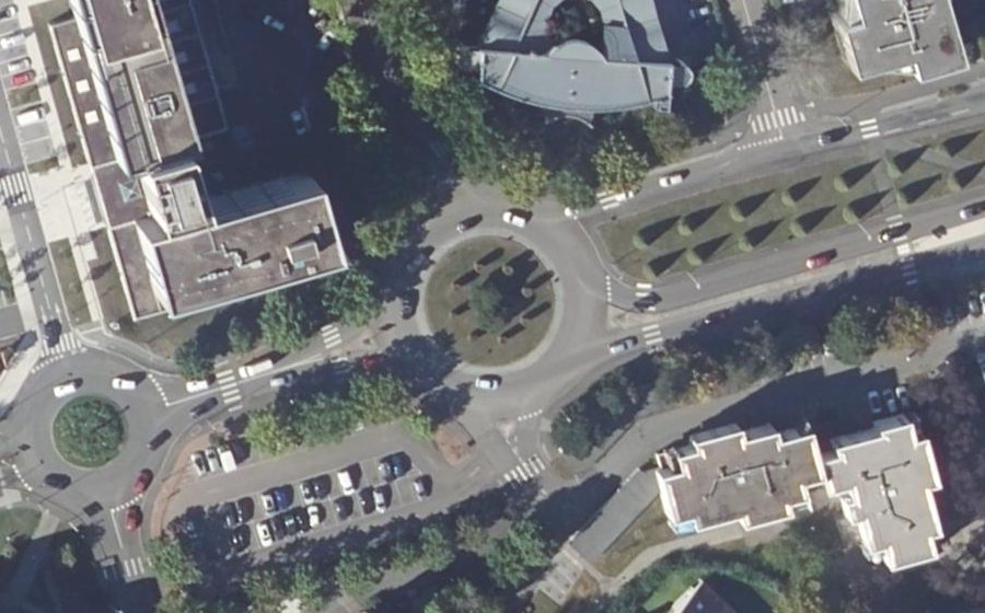 Vue aérienne du Rond-point anonyme n°32537753