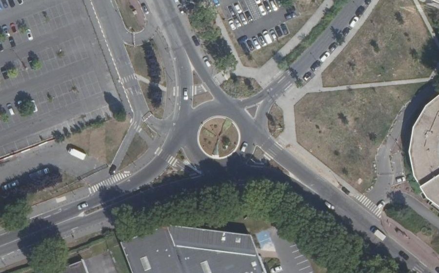 Vue aérienne du Rond-point anonyme n°32539288