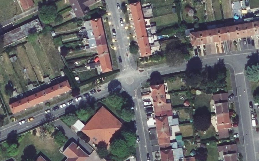 Vue aérienne du Rond-point anonyme n°32552674