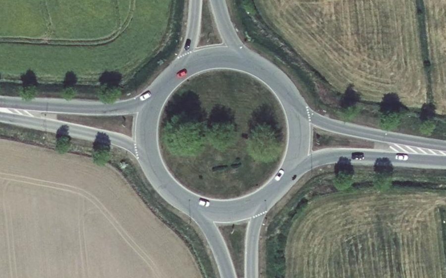 Vue aérienne du Rond-point anonyme n°32558015