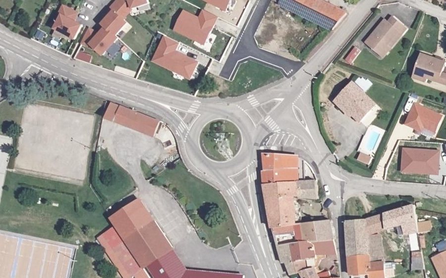Vue aérienne du Rond-point anonyme n°32558434