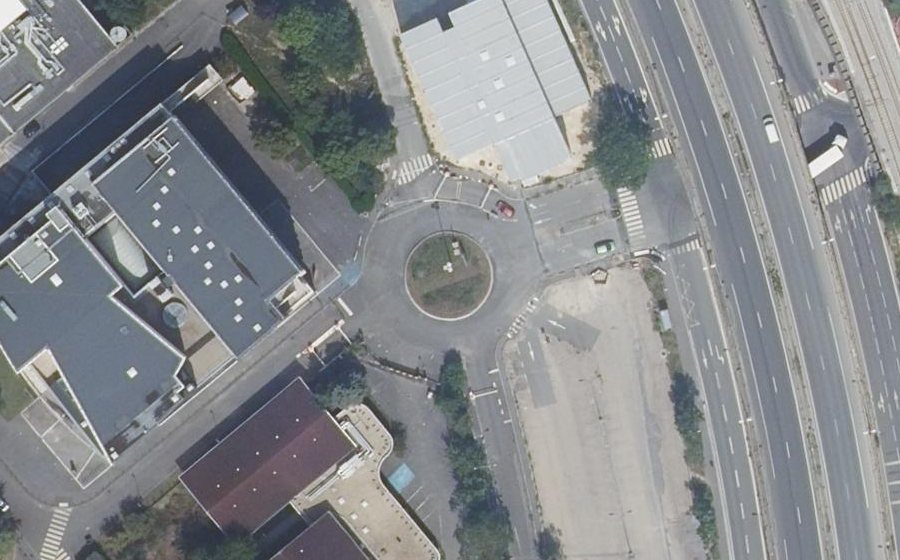 Vue aérienne du Rond-point anonyme n°32559019
