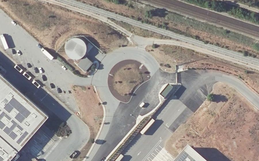 Vue aérienne du Rond-point anonyme n°325682461
