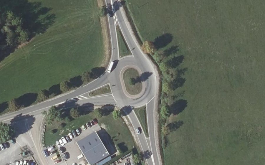 Vue aérienne du Rond-point anonyme n°32572235