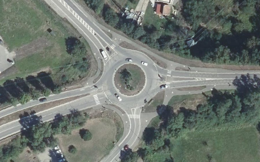 Vue aérienne du Rond-point anonyme n°32593877
