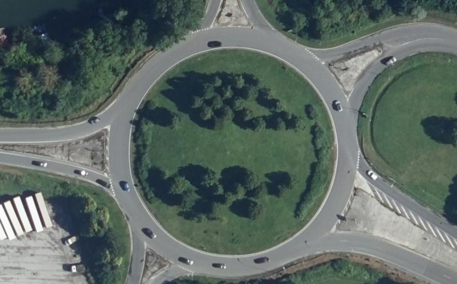 Vue aérienne du Rond-point anonyme n°32594876
