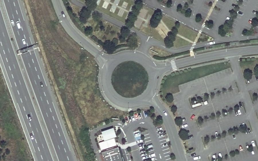 Vue aérienne du Rond-point anonyme n°32597486