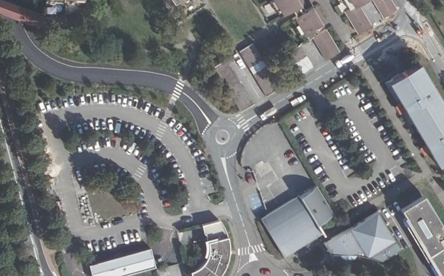 Vue aérienne du Rond-point anonyme n°32604728