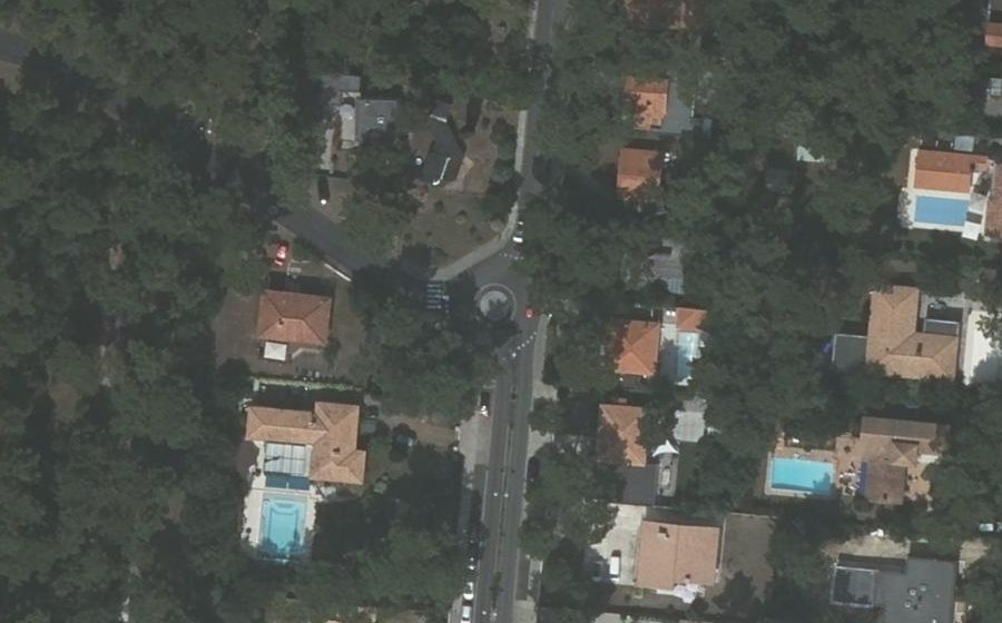 Vue aérienne du Rond-point anonyme n°326241617