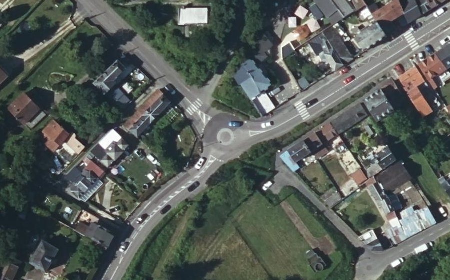 Vue aérienne du Rond-point anonyme n°326356521