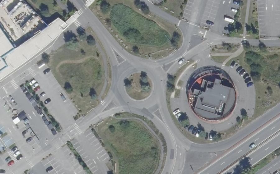 Vue aérienne du Rond-point anonyme n°32643167