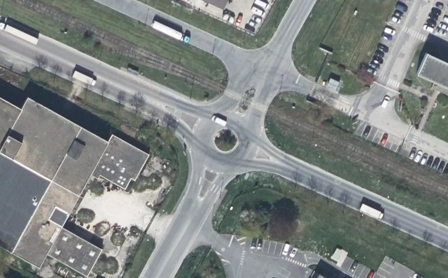 Vue aérienne du Rond-point anonyme n°32646707
