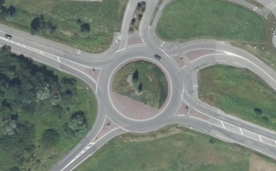 Vue aérienne du Rond-point anonyme n°326494917